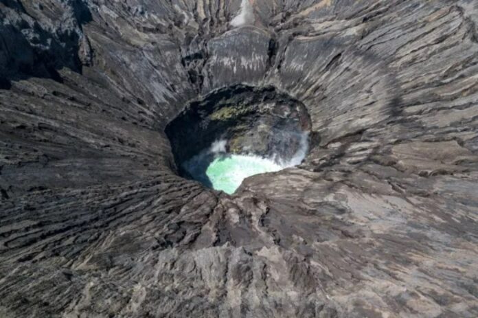 На Луне можно будет добывать воду из кратеров вулканов